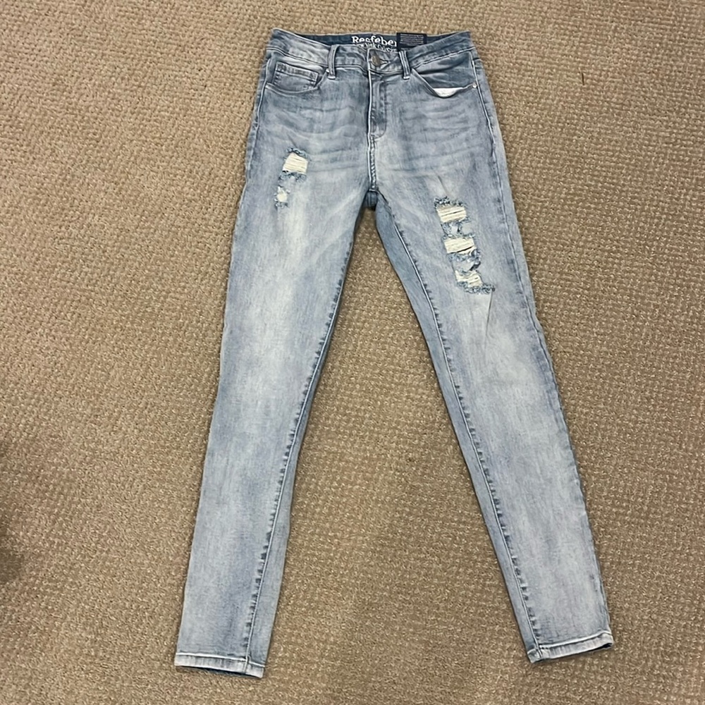 NWT Light Wash Ripped Denim Skinny Jeans